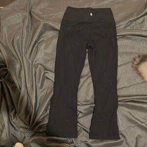 Lulu lemon capri flare pant. Barley worn. Absolutely no pilling